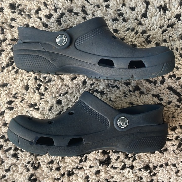 Kids Crocs—Size J3, Navy Blue - Picture 4 of 9